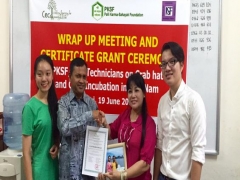 Wrap up meeting and certificate grant ceremony for 3 PKSF/NGF technicians in crab project in VIETNAM
